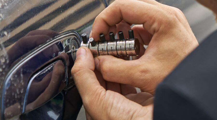 Professional residential roofers in Johnson, KS